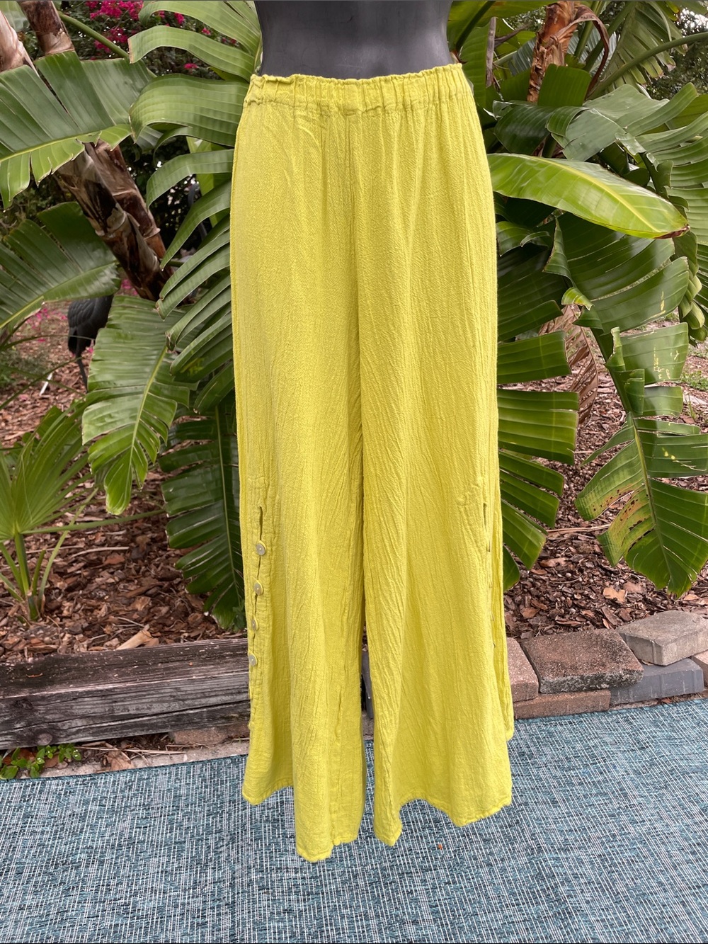 oh my gosh, wide leg crop pants with mother of pearl buttons